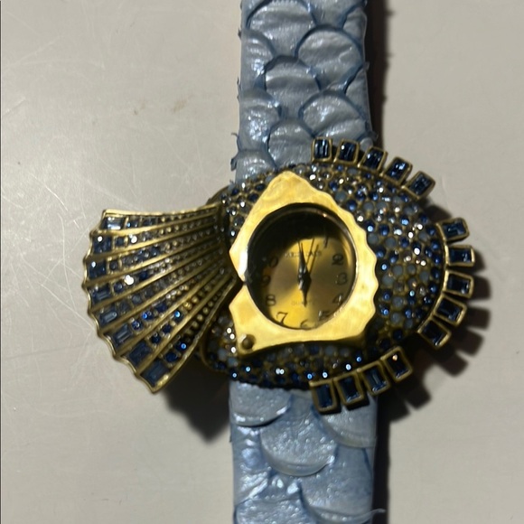 Heidi Daus Gold and Blue Fish Design Bracelet. WA431. Watch hidden behind fin - Picture 11 of 13